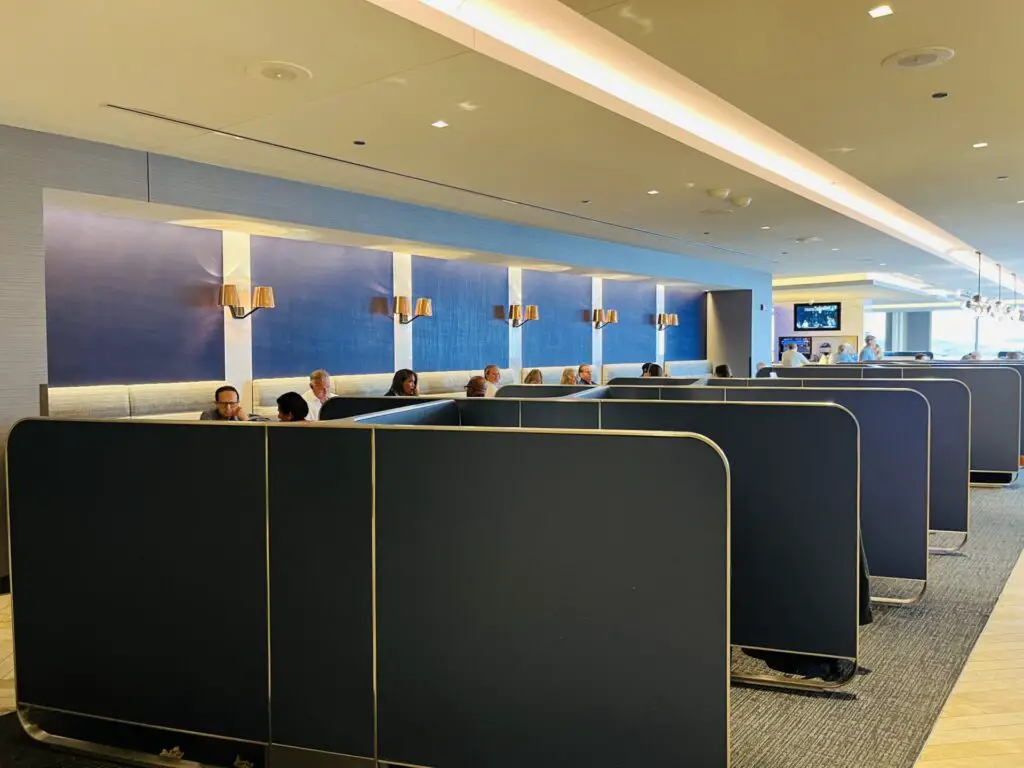 Review: United Polaris Lounge Chicago O'Hare (ORD)