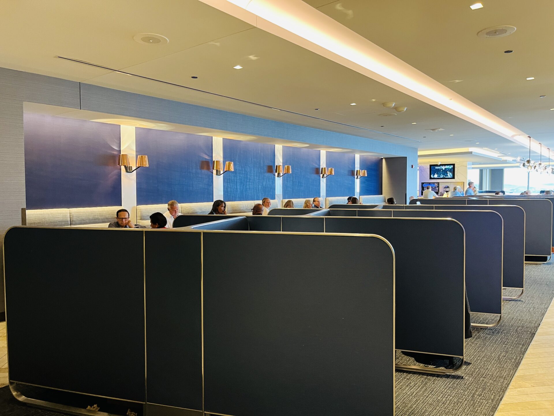 Review: United Polaris Lounge Chicago O’Hare (ORD) [2023]