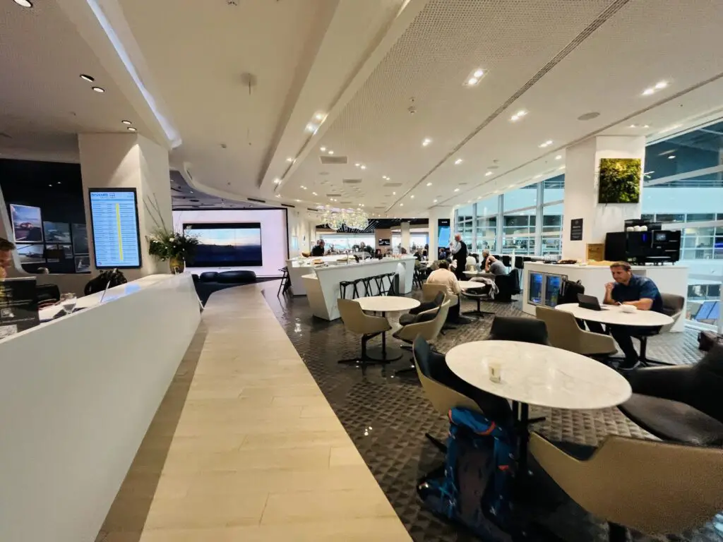 Review: THE LOFT Lounge by Brussels Airlines and Lexus