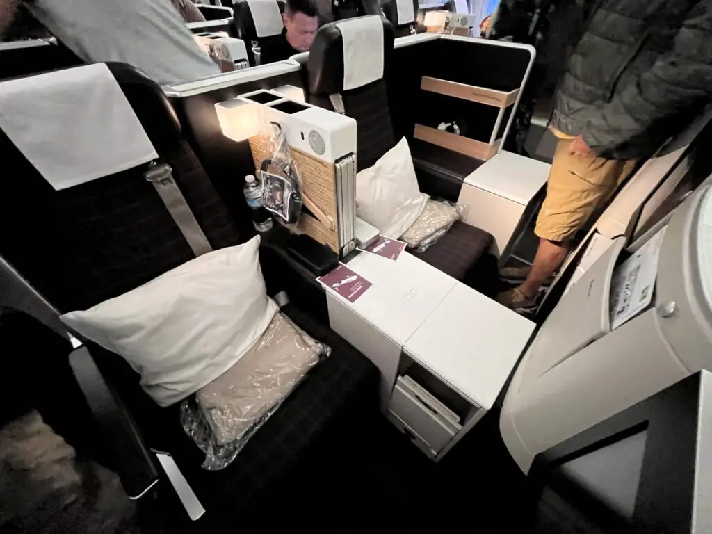 Review: SWISS LX9 Business Class Boeing 777-300ER Chicago (ORD) to Zurich (ZRH)