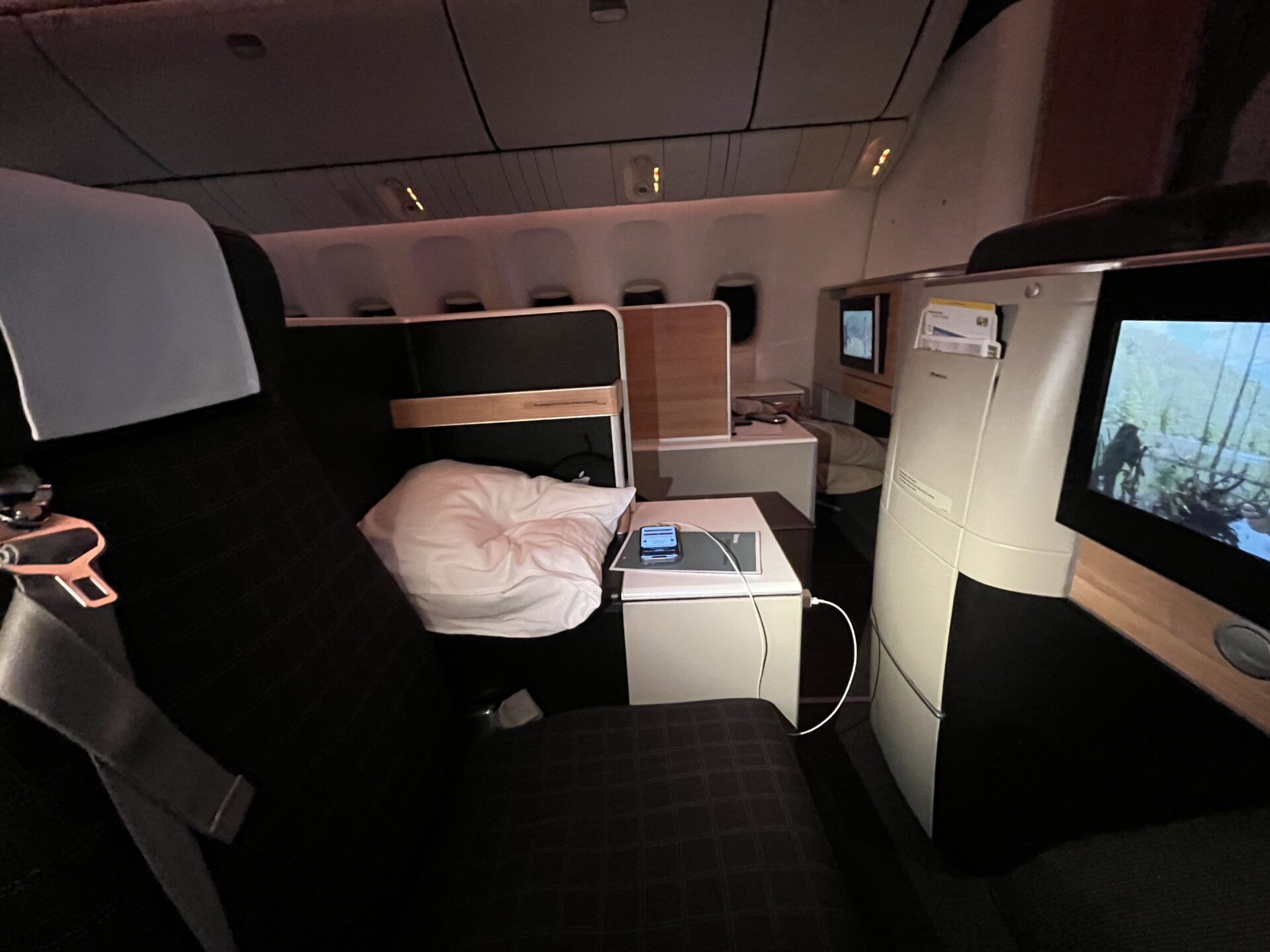 Review: SWISS LX9 Business Class Boeing 777-300ER Chicago (ORD) to Zurich (ZRH)