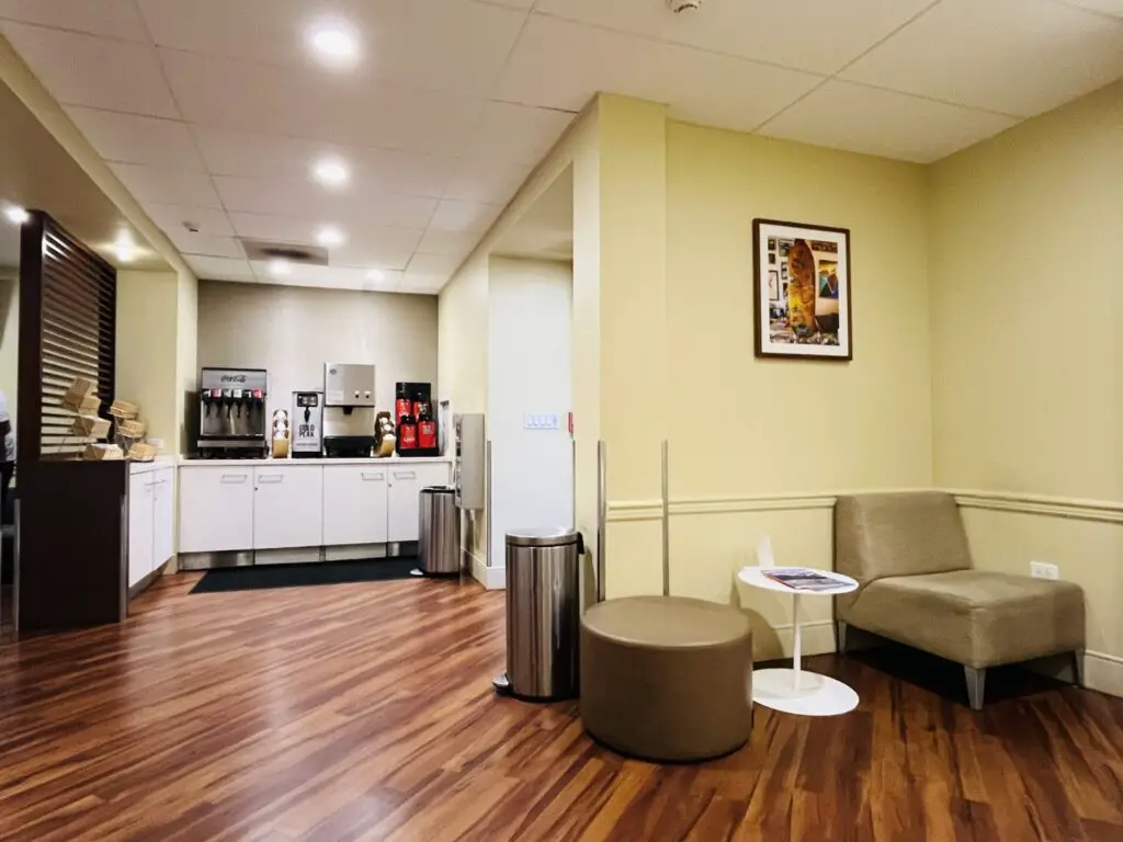 Review: Hawaiian Airlines Premier Club Lounge at Lihue Airport (LIH)