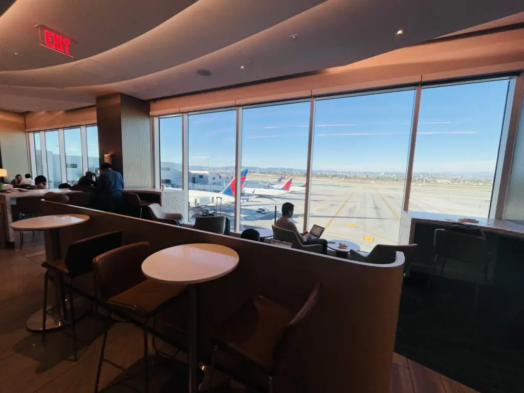 Review: Delta Sky Club LAX Terminal 3 For Delta One