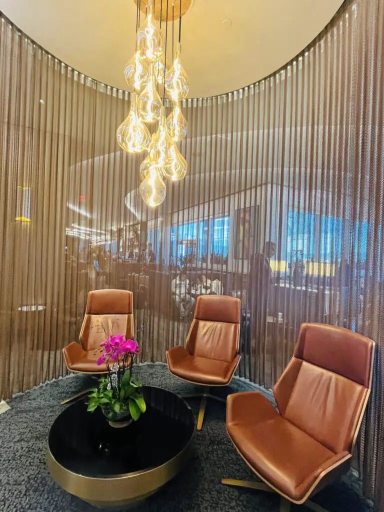 Review: Delta Sky Club LAX Terminal 3 For Delta One