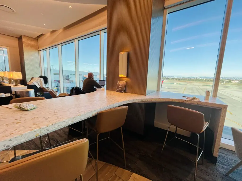 Review: Delta Sky Club LAX Terminal 3 For Delta One