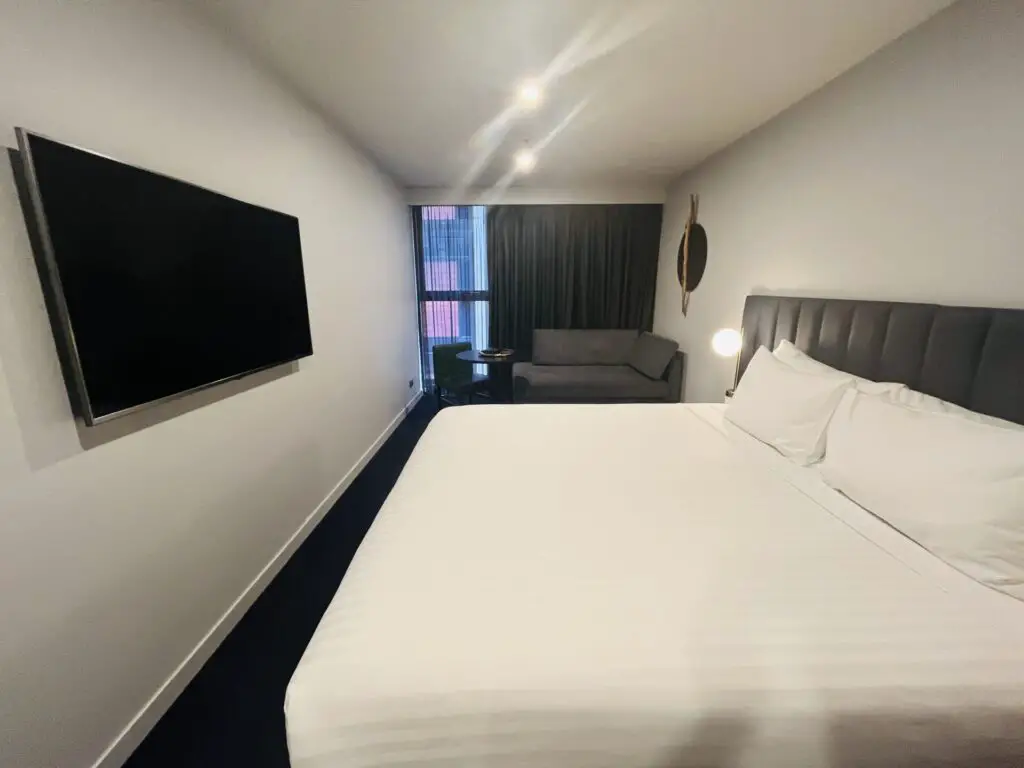 Review Marriott Platinum Upgrade and Benefits at Midnight Hotel Autograph Collection in Canberra, Australia