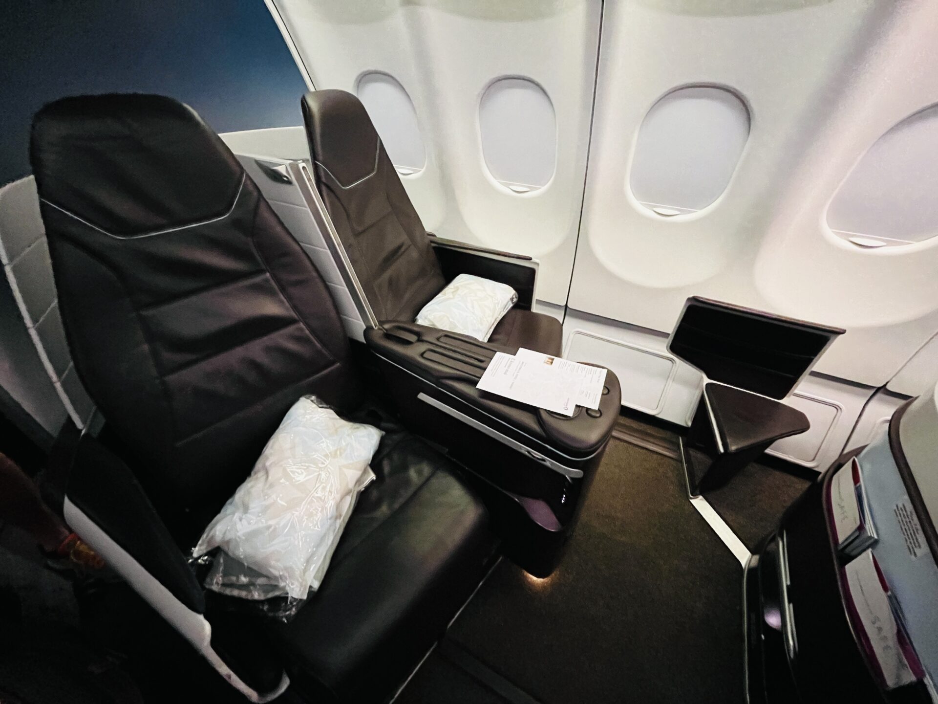 Review: Hawaiian Airlines HA35 First Class Lie-Flat Airbus 330 Phoenix (PHX) to Honolulu (HNL)