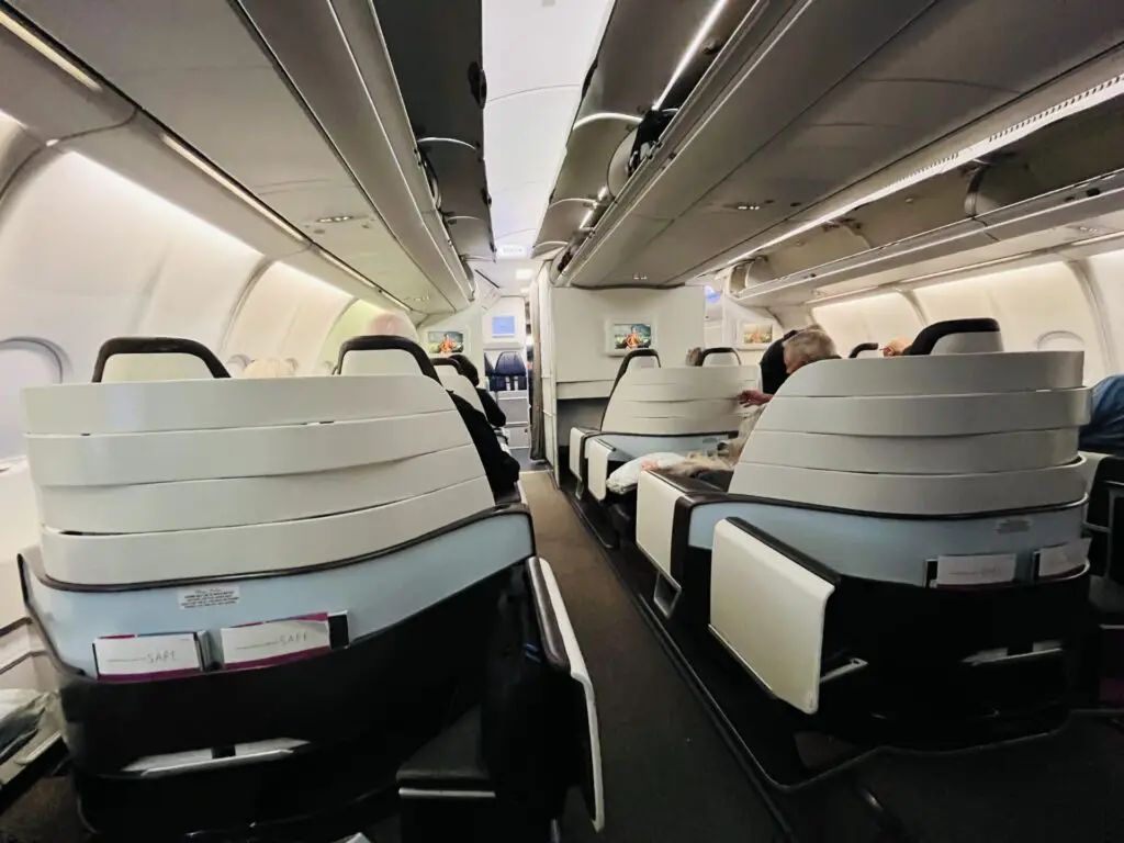 Review: Hawaiian Airlines HA35 First Class Lie-Flat Airbus 330 Phoenix (PHX) to Honolulu (HNL)