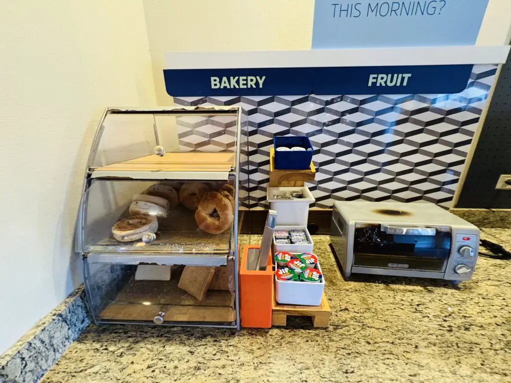 Holiday Inn Express and Suites Kailua-Kona Platinum Upgrade & Benefits Review