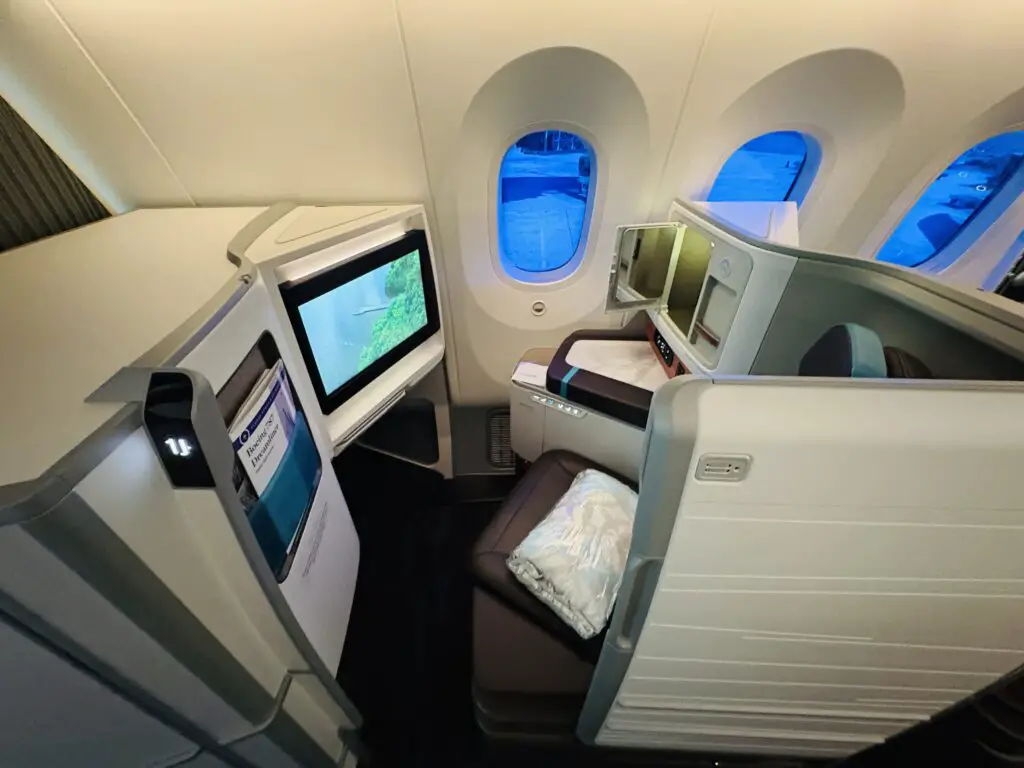 Hawaiian Airlines 787-9 First Class Honolulu (HNL) to Phoenix (PHX) Review