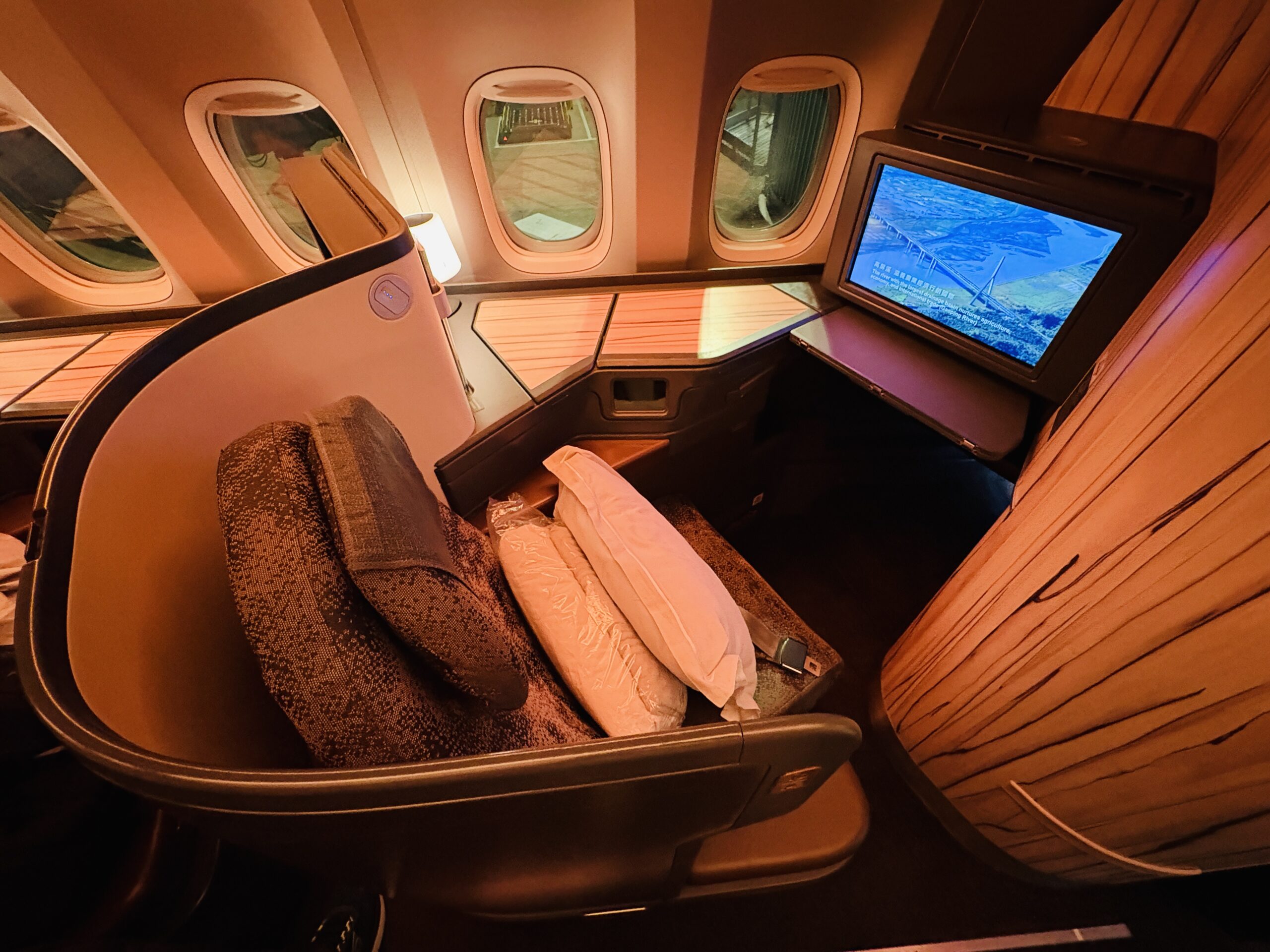 Review: China Airlines Business on B777 Taipei to Vancouver